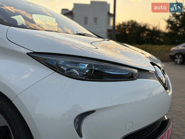Белый Рено Зое, объемом двигателя 0 л и пробегом 128 тыс. км за 8500 $, фото 7 на Automoto.ua
