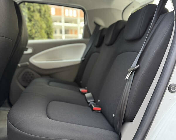 Білий Рено Зое, об'ємом двигуна 0 л та пробігом 54 тис. км за 10300 $, фото 40 на Automoto.ua