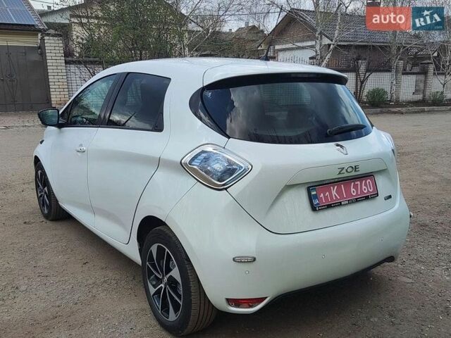 Белый Рено Зое, объемом двигателя 0 л и пробегом 80 тыс. км за 9600 $, фото 4 на Automoto.ua