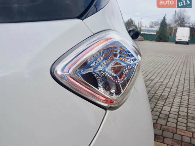 Белый Рено Зое, объемом двигателя 0 л и пробегом 199 тыс. км за 7999 $, фото 27 на Automoto.ua