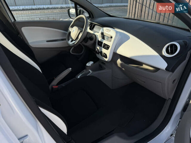 Білий Рено Зое, об'ємом двигуна 0 л та пробігом 149 тис. км за 8200 $, фото 14 на Automoto.ua