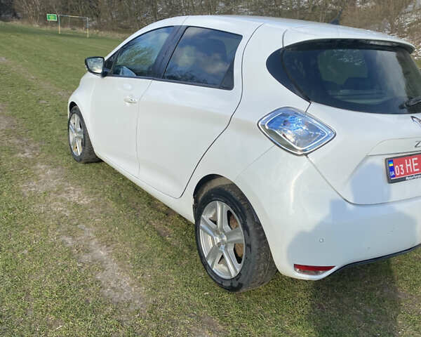 Белый Рено Зое, объемом двигателя 0 л и пробегом 97 тыс. км за 8999 $, фото 4 на Automoto.ua