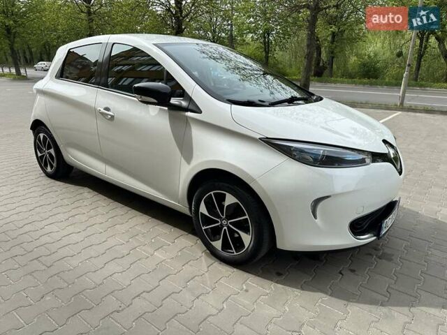 Белый Рено Зое, объемом двигателя 0 л и пробегом 92 тыс. км за 9990 $, фото 3 на Automoto.ua
