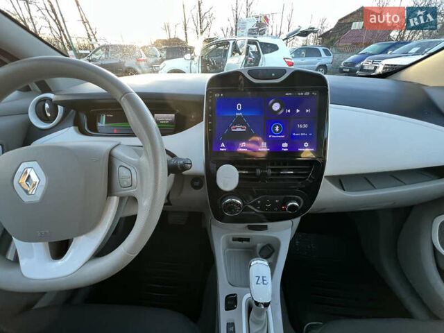 Белый Рено Зое, объемом двигателя 0 л и пробегом 94 тыс. км за 9199 $, фото 21 на Automoto.ua
