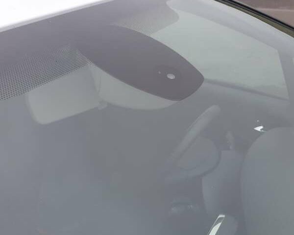 Білий Рено Зое, об'ємом двигуна 0 л та пробігом 123 тис. км за 9650 $, фото 12 на Automoto.ua