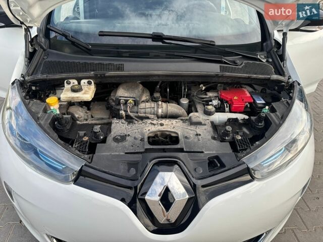 Белый Рено Зое, объемом двигателя 0 л и пробегом 107 тыс. км за 8999 $, фото 13 на Automoto.ua