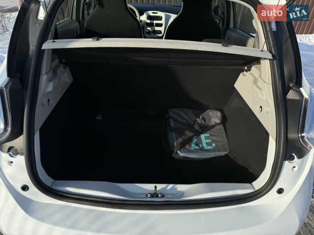 Білий Рено Зое, об'ємом двигуна 0 л та пробігом 149 тис. км за 8200 $, фото 18 на Automoto.ua