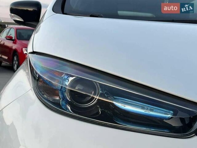 Белый Рено Зое, объемом двигателя 0 л и пробегом 95 тыс. км за 8940 $, фото 25 на Automoto.ua