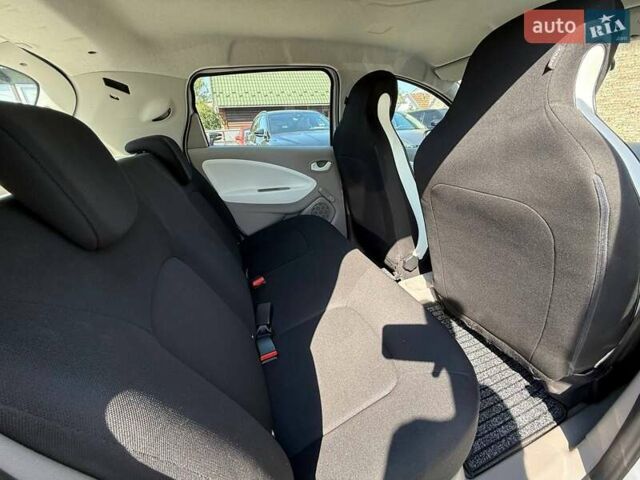 Белый Рено Зое, объемом двигателя 0 л и пробегом 93 тыс. км за 9799 $, фото 19 на Automoto.ua