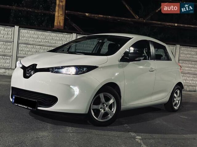 Белый Рено Зое, объемом двигателя 0 л и пробегом 108 тыс. км за 9250 $, фото 30 на Automoto.ua