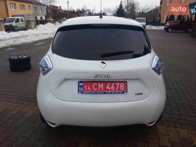 Белый Рено Зое, объемом двигателя 0 л и пробегом 102 тыс. км за 9777 $, фото 17 на Automoto.ua