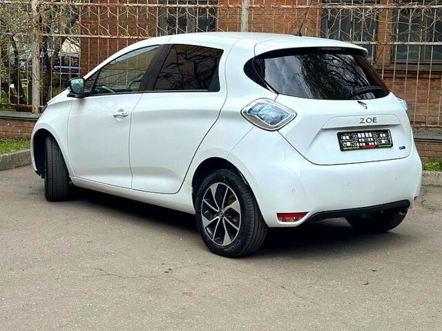 Белый Рено Зое, объемом двигателя 55 л и пробегом 93 тыс. км за 11000 $, фото 4 на Automoto.ua