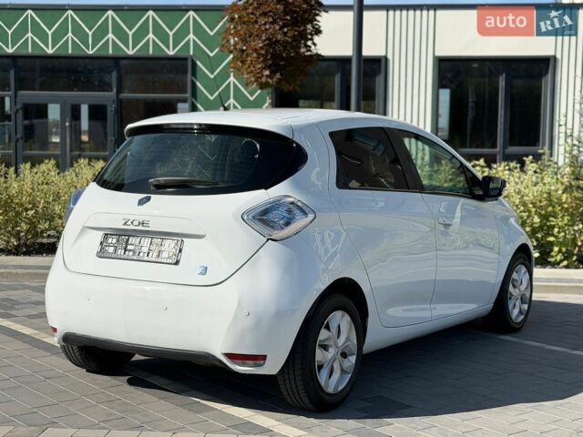 Белый Рено Зое, объемом двигателя 0 л и пробегом 83 тыс. км за 8200 $, фото 5 на Automoto.ua