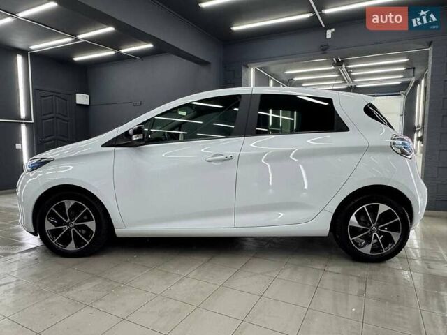 Белый Рено Зое, объемом двигателя 0 л и пробегом 115 тыс. км за 9950 $, фото 8 на Automoto.ua