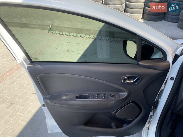 Белый Рено Зое, объемом двигателя 0 л и пробегом 103 тыс. км за 8900 $, фото 10 на Automoto.ua