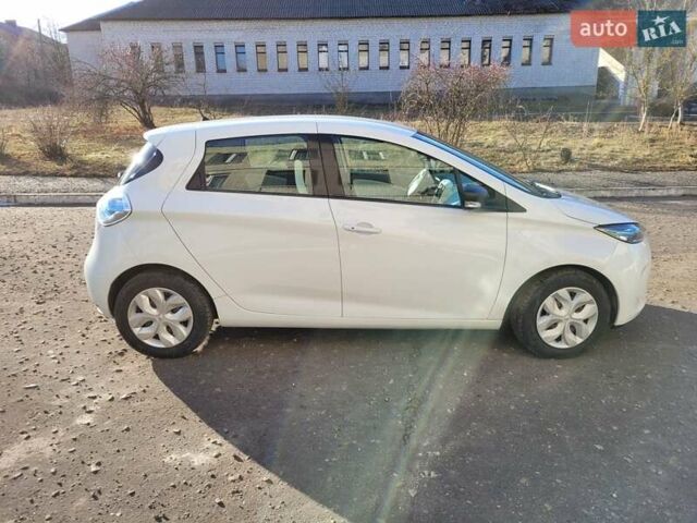 Белый Рено Зое, объемом двигателя 0 л и пробегом 143 тыс. км за 8700 $, фото 4 на Automoto.ua