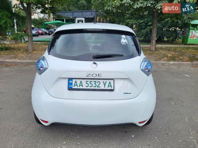 Белый Рено Зое, объемом двигателя 0 л и пробегом 80 тыс. км за 9200 $, фото 4 на Automoto.ua