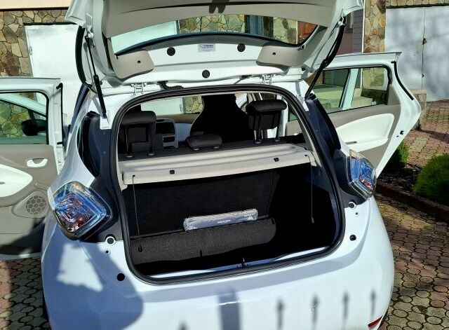 Белый Рено Зое, объемом двигателя 0 л и пробегом 101 тыс. км за 8850 $, фото 14 на Automoto.ua