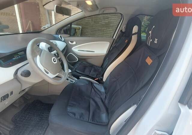 Білий Рено Зое, об'ємом двигуна 0 л та пробігом 117 тис. км за 9150 $, фото 7 на Automoto.ua
