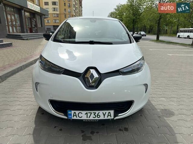 Белый Рено Зое, объемом двигателя 0 л и пробегом 92 тыс. км за 9990 $, фото 2 на Automoto.ua
