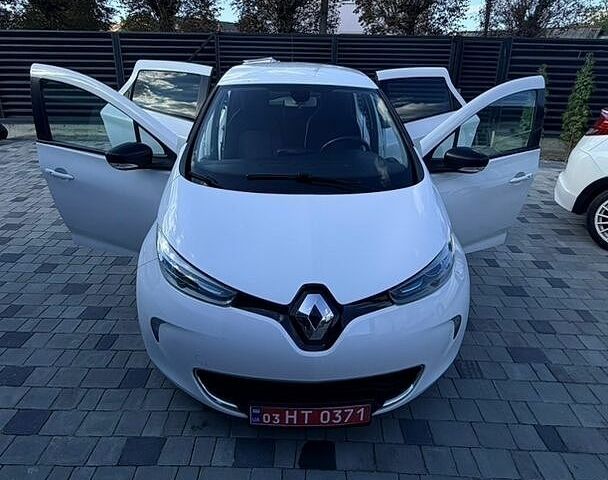 Белый Рено Зое, объемом двигателя 0 л и пробегом 89 тыс. км за 9350 $, фото 6 на Automoto.ua