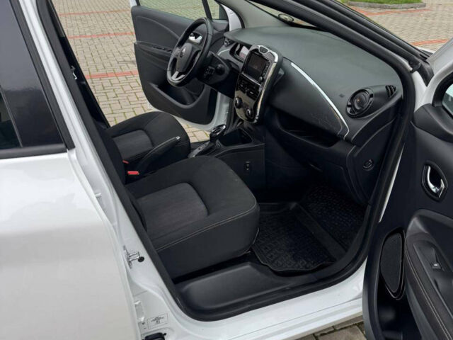 Белый Рено Зое, объемом двигателя 0 л и пробегом 78 тыс. км за 9800 $, фото 13 на Automoto.ua