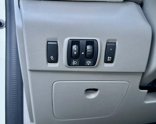 Белый Рено Зое, объемом двигателя 0 л и пробегом 43 тыс. км за 9399 $, фото 40 на Automoto.ua