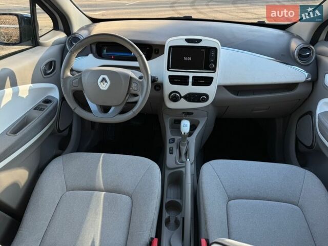 Білий Рено Зое, об'ємом двигуна 0 л та пробігом 83 тис. км за 9000 $, фото 8 на Automoto.ua