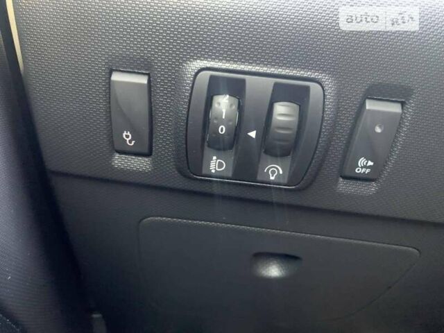 Белый Рено Зое, объемом двигателя 0 л и пробегом 110 тыс. км за 9950 $, фото 16 на Automoto.ua