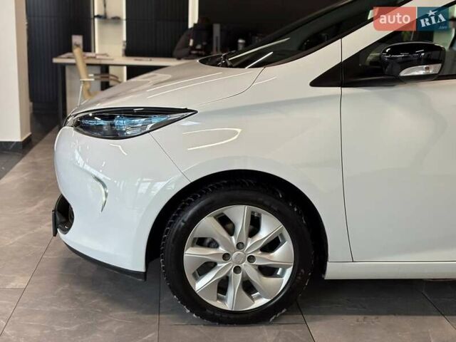 Білий Рено Зое, об'ємом двигуна 0 л та пробігом 121 тис. км за 7300 $, фото 3 на Automoto.ua