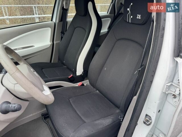 Білий Рено Зое, об'ємом двигуна 0 л та пробігом 93 тис. км за 8900 $, фото 17 на Automoto.ua