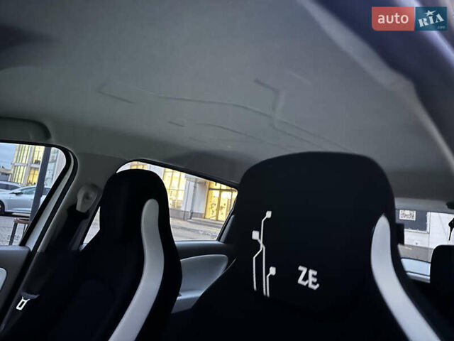 Белый Рено Зое, объемом двигателя 0 л и пробегом 108 тыс. км за 9250 $, фото 14 на Automoto.ua
