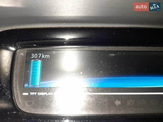 Белый Рено Зое, объемом двигателя 0 л и пробегом 171 тыс. км за 9800 $, фото 12 на Automoto.ua