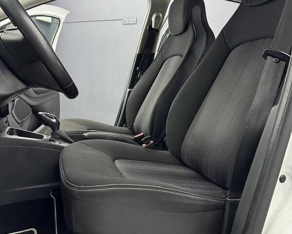 Белый Рено Зое, объемом двигателя 0 л и пробегом 115 тыс. км за 9950 $, фото 22 на Automoto.ua