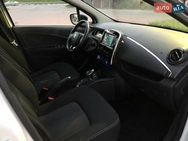 Білий Рено Зое, об'ємом двигуна 0 л та пробігом 120 тис. км за 8900 $, фото 19 на Automoto.ua