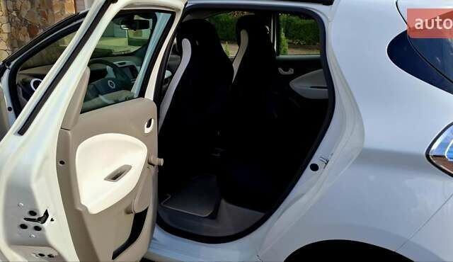 Белый Рено Зое, объемом двигателя 0 л и пробегом 101 тыс. км за 8850 $, фото 5 на Automoto.ua