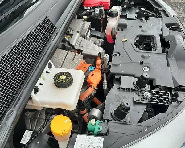 Білий Рено Зое, об'ємом двигуна 0 л та пробігом 123 тис. км за 9650 $, фото 39 на Automoto.ua
