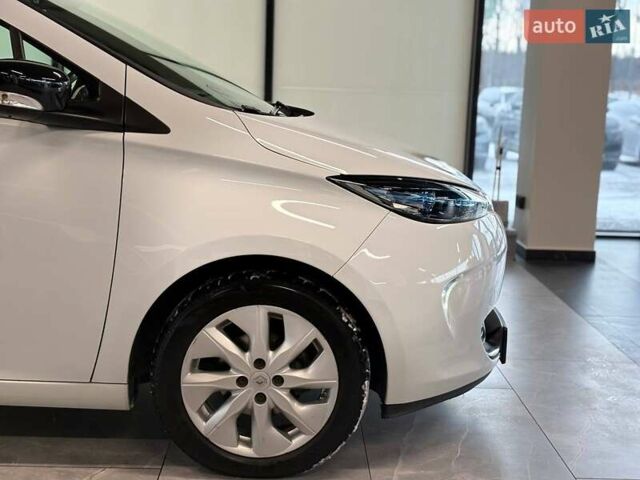 Білий Рено Зое, об'ємом двигуна 0 л та пробігом 121 тис. км за 7300 $, фото 2 на Automoto.ua