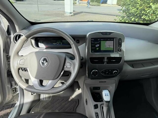 Білий Рено Зое, об'ємом двигуна 0 л та пробігом 58 тис. км за 5000 $, фото 6 на Automoto.ua