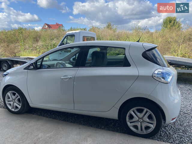 Белый Рено Зое, объемом двигателя 0 л и пробегом 27 тыс. км за 9300 $, фото 26 на Automoto.ua