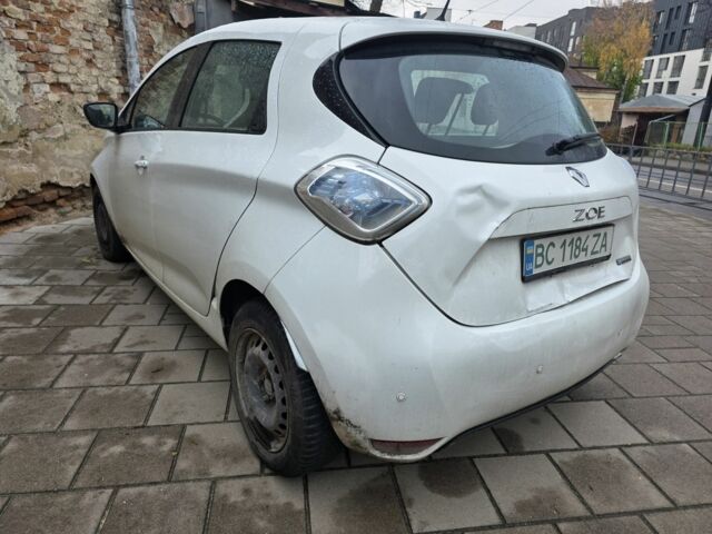 Белый Рено Зое, объемом двигателя 0 л и пробегом 152 тыс. км за 8400 $, фото 18 на Automoto.ua