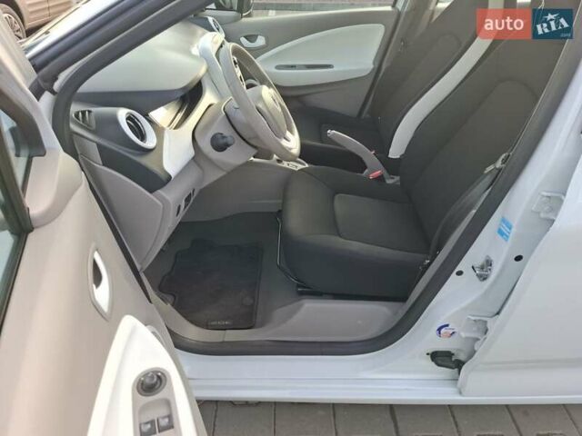 Білий Рено Зое, об'ємом двигуна 0 л та пробігом 120 тис. км за 8500 $, фото 8 на Automoto.ua