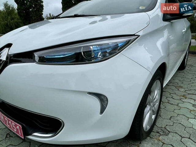 Белый Рено Зое, объемом двигателя 0 л и пробегом 55 тыс. км за 9500 $, фото 13 на Automoto.ua