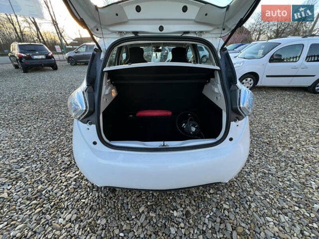 Белый Рено Зое, объемом двигателя 0 л и пробегом 94 тыс. км за 9199 $, фото 30 на Automoto.ua