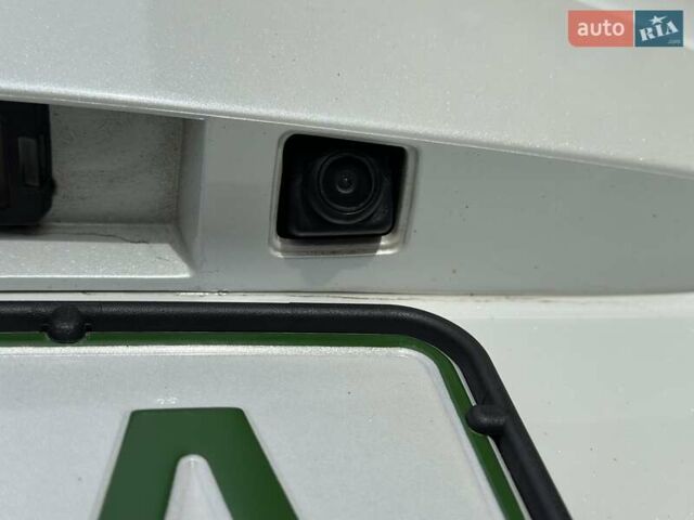 Белый Рено Зое, объемом двигателя 0 л и пробегом 92 тыс. км за 9990 $, фото 27 на Automoto.ua