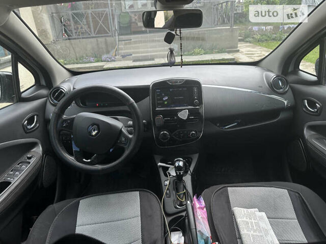 Білий Рено Зое, об'ємом двигуна 0 л та пробігом 145 тис. км за 9000 $, фото 9 на Automoto.ua