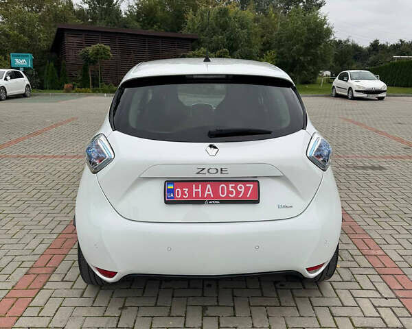 Белый Рено Зое, объемом двигателя 0 л и пробегом 78 тыс. км за 9800 $, фото 5 на Automoto.ua