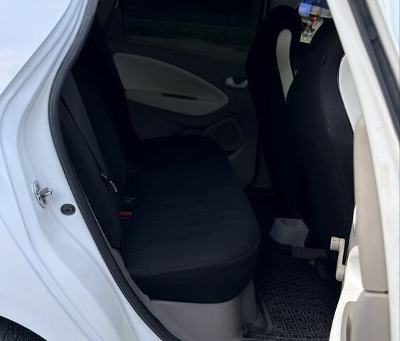 Белый Рено Зое, объемом двигателя 0 л и пробегом 218 тыс. км за 8177 $, фото 10 на Automoto.ua