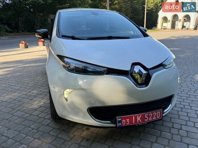 Белый Рено Зое, объемом двигателя 0 л и пробегом 130 тыс. км за 10499 $, фото 2 на Automoto.ua