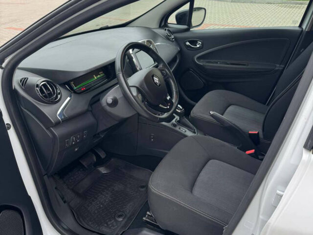 Белый Рено Зое, объемом двигателя 0 л и пробегом 78 тыс. км за 9800 $, фото 7 на Automoto.ua